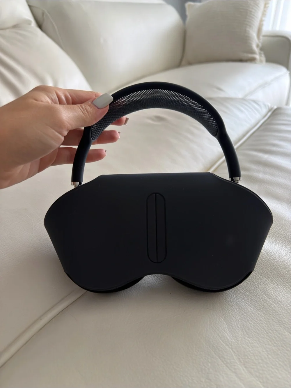 Apple AirPods Max in midnight color NEW